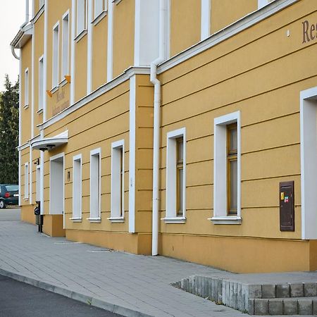 Mestske Kulturni Centrum Ve Fulneku Нови-Йичин Экстерьер фото