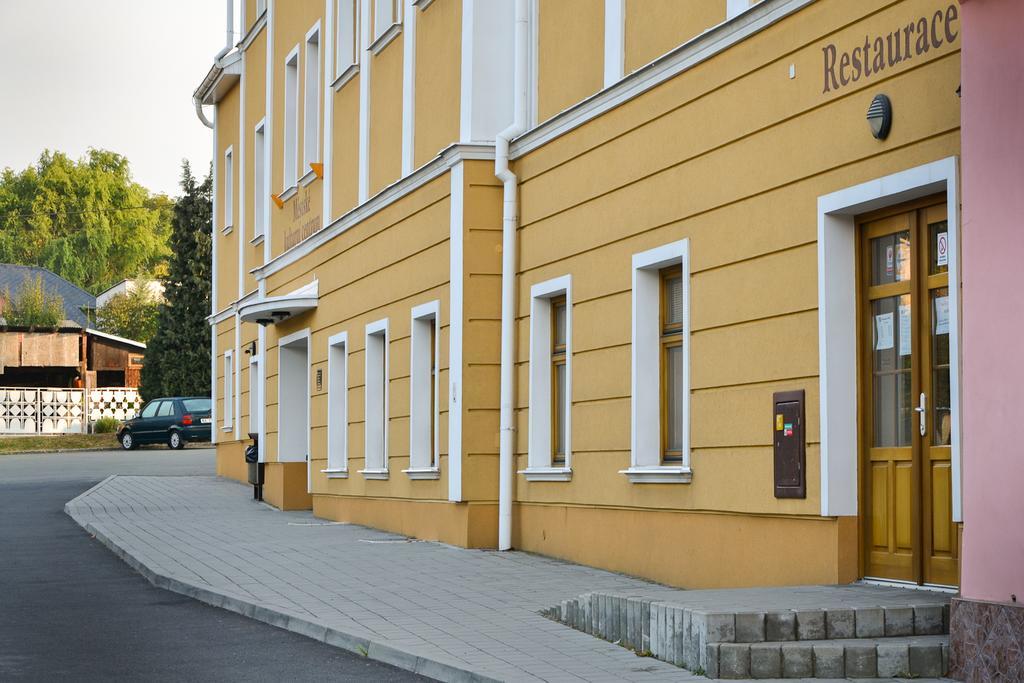Mestske Kulturni Centrum Ve Fulneku Нови-Йичин Экстерьер фото